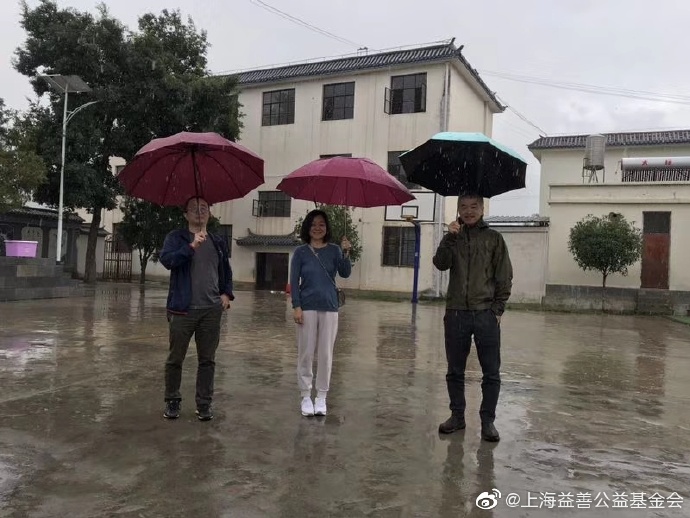 87国经冒雨考察.jpg